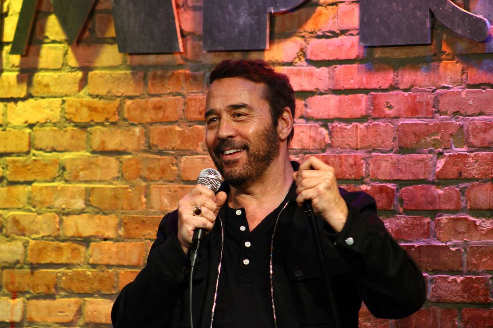 Jeremy Piven performing on tour